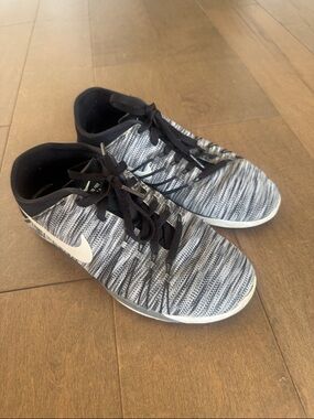Nike Women's Black and White Knit Sneakers